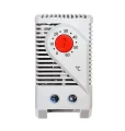 Mini termostat KTO011 NC w kompaktowej obudowie IP20, przeznaczony do montażu w suchych przestrzeniach technicznych i kontroli temperatury od 0°C do 60°C.